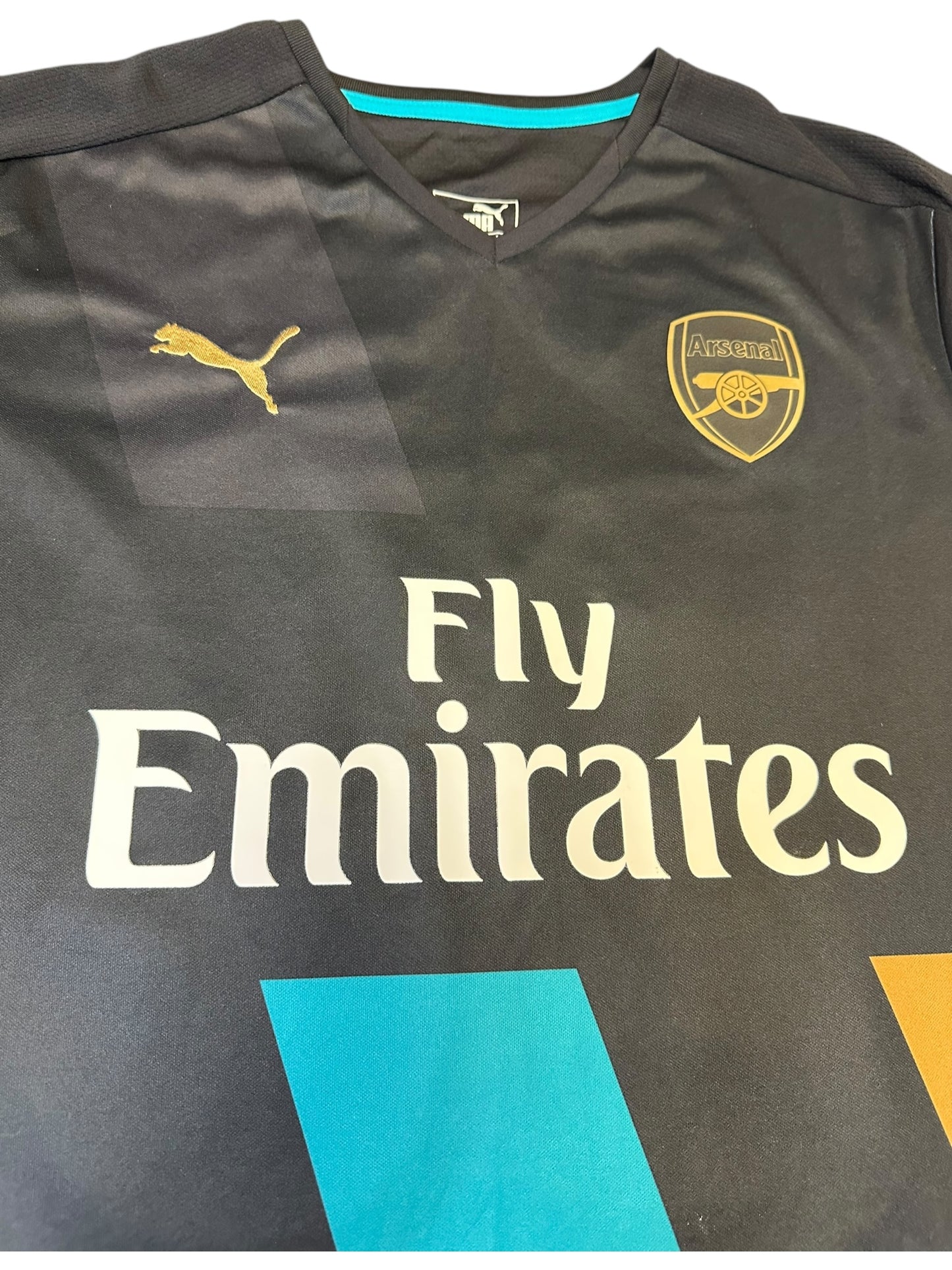 Arsenal 2015/16 Third (L) - Joel Campbell #28